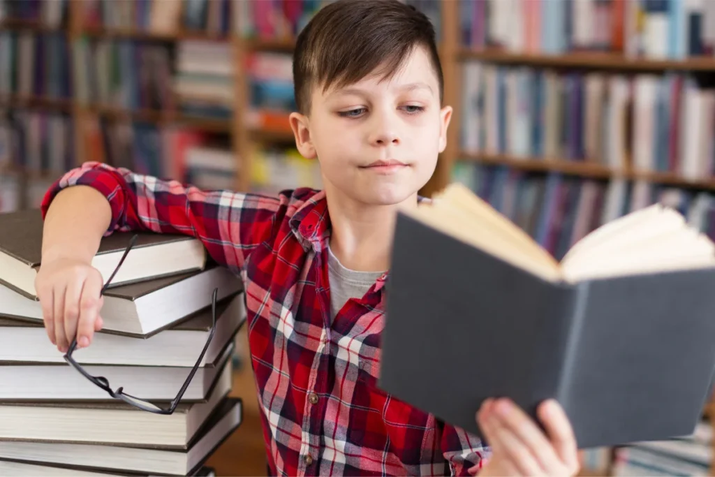 انتخاب بهترین کتاب‌ها در ژانرهای مختلف برای علاقه‌مندی پسربچه‌ها به کتابخوانی.